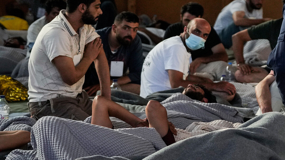 Ναυάγιο ανοιχτά της Πύλου με δεκάδες νεκρούς μετανάστες, μεταφορά των διασωθέντων στο λιμάνι της Καλαμάτας, Τετάρτη 14 Ιουνίου 2023