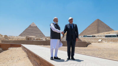 O Ινδός πρωθυπουργός Ναρέντρα Μόντι, σε διήμερη επίσημη επίσκεψη στο Κάιρο, στο πλαίσιο της οποίας συναντήθηκε με τον Αιγύπτιο Πρόεδρο Αμπντέλ Φατάχ Σίσι