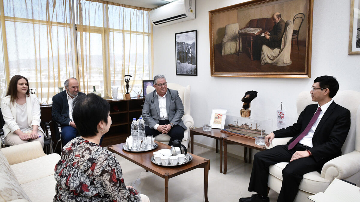 Συνάντηση του δημήτρη κουτσούμπα με τον πρέσβη του βιετνάμ