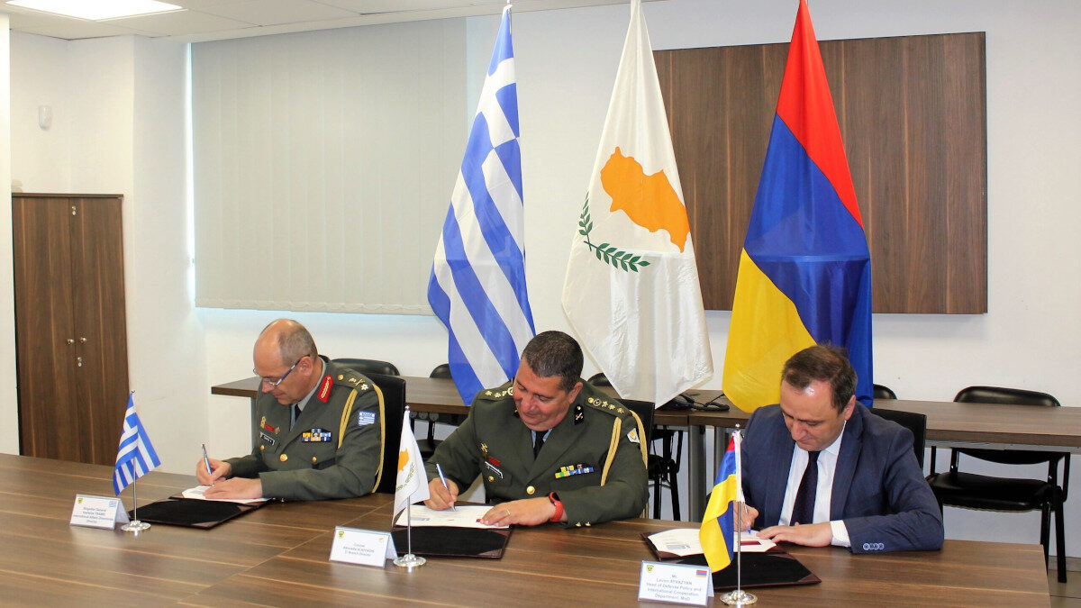 στο πλαίσιο των διεθνών συνεργασιών των Ενόπλων Δυνάμεων με σύμμαχες και φίλες Χώρες, σύμφωνα με τον προγραμματισμό του ΓΕΕΘΑ, υπεγράφη στην Λευκωσία το «Κοινό Σχέδιο Δράσης (ΚΣΔ) Ελλάδας – Κύπρου – Αρμενίας» για το έτος 2023.