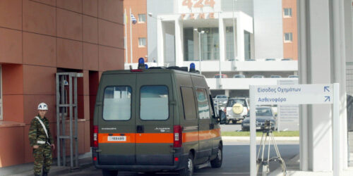 Στρατιωτικό ασθενοφόρο στο 424 ΓΣΝΕ στη Θεσσαλονίκη