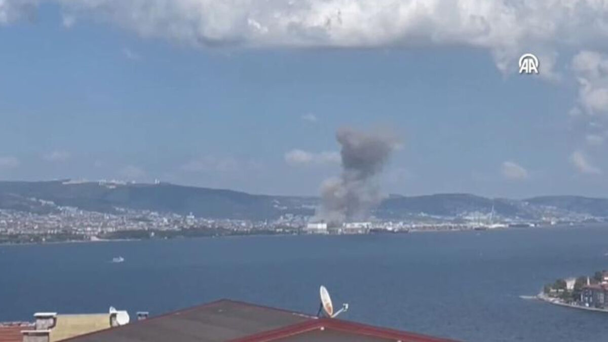 Ισχυρή έκρηξη στο λιμάνι του Κοτζαελί τουρκία