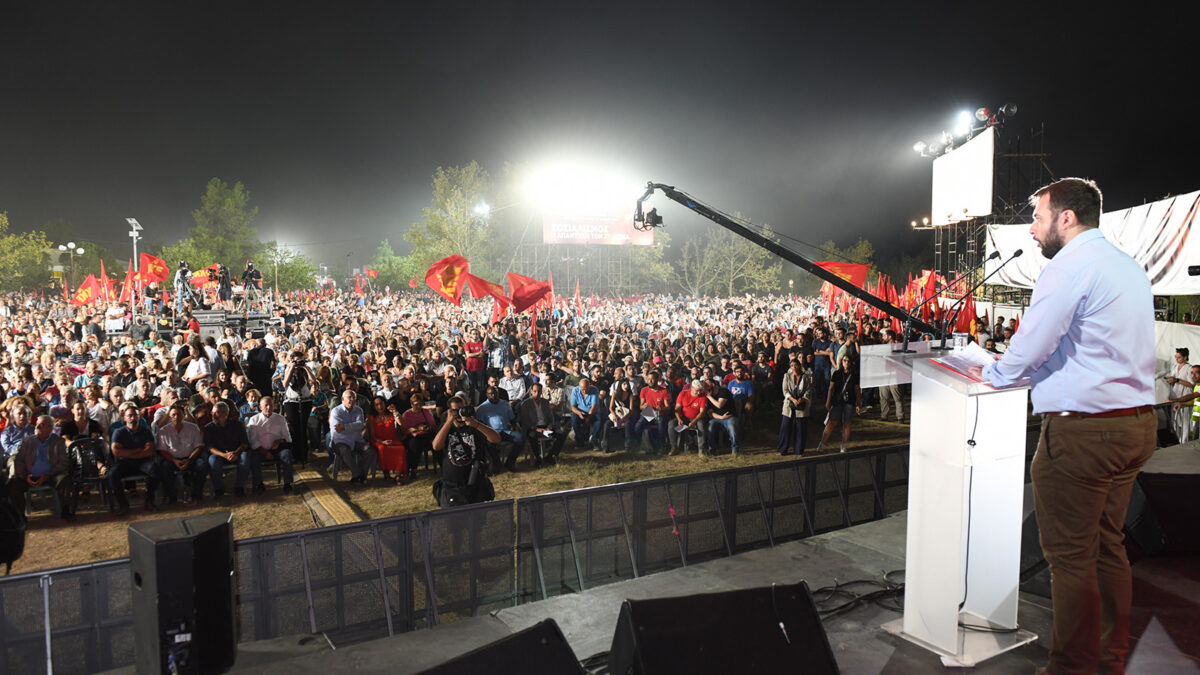 Ο Γραμματέας του ΚΣ της ΚΝΕ, Θοδωρής Κωτσαντής στο βήμα του 49ου Φεστιβάλ ΚΝΕ-Οδηγητή