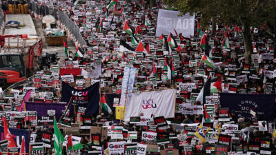 Τεράστια συγκέντρωση αλληλεγγύης προς τον Παλαιστινιακό λαό στο Λονδίνο