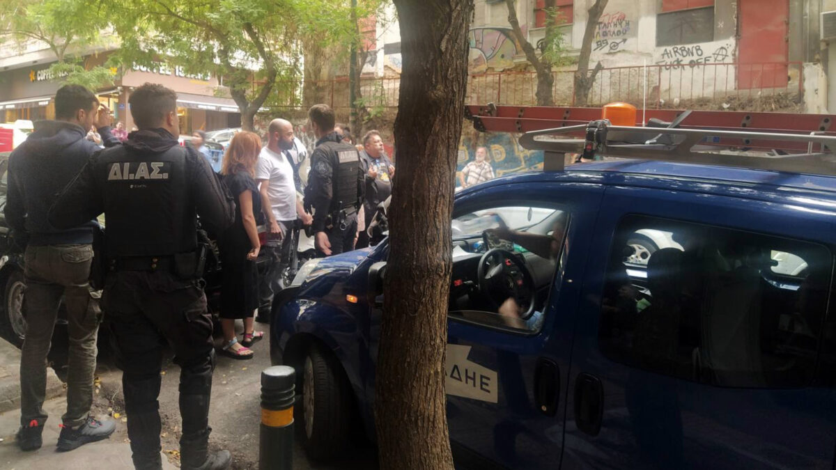 Παγκράτι: Προσήγαγαν τον πρόεδρο του Συλλόγου Επαγγελματιών Αθήνας επειδή υπερασπίστηκε μικρομάγαζο