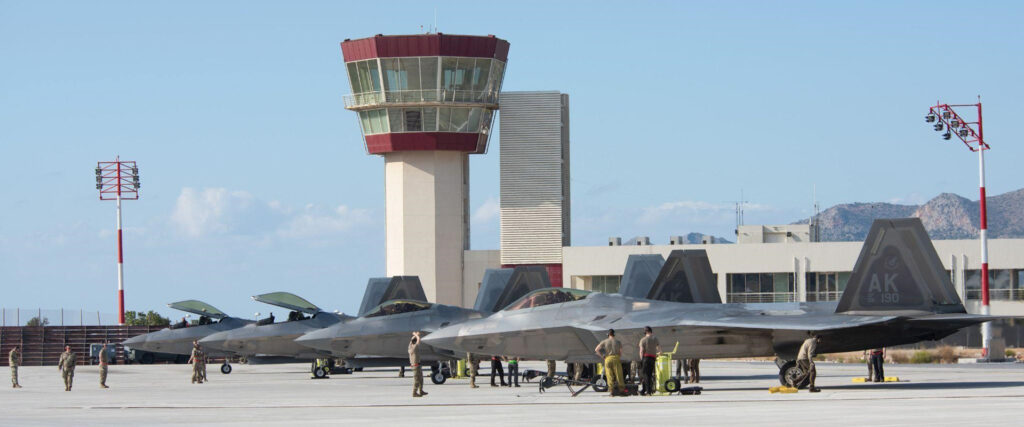 Αμερικανικά μαχητικά αεροσκάφη στη βάση της Σούδας