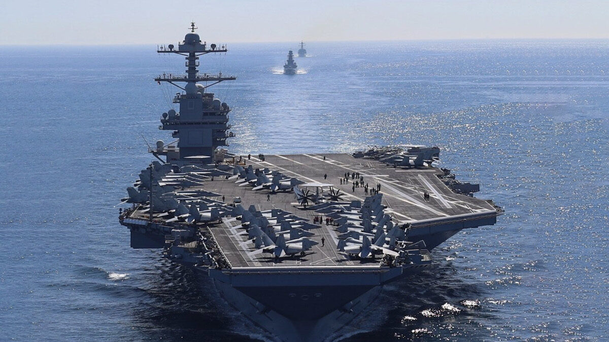 Το πυρινοκίνητο αεροπλανοφόρο του Πολεμικού Ναυτικού των ΗΠΑ, USS Gerald R. Ford (CVN-78) με τη ΝΑΤΟϊκή αρμάδα του στην Ανατολική Μεσόγειο, στο πλευρό του κατοχικού στρατού του Ισραήλ - Δεκέμβριος 2023