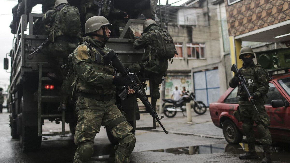 Στρατοχωροφυλακή της Βραζιλίας σε επιχείρηση σε φαβέλα στο Ρίο Ντε Τζανέιρο