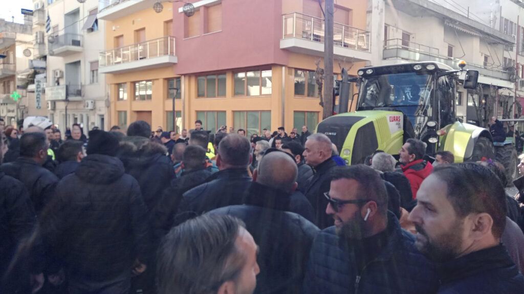 Αγρίνιο: Μεγάλη συγκέντρωση πραγματοποιούν βιοπαλαιστές αγρότες και κτηνοτρόφοι