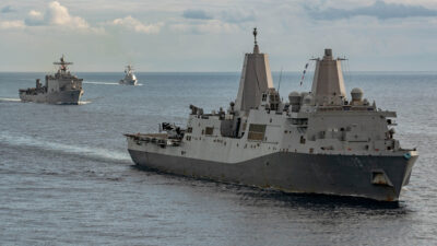 Η «26η Εκστρατευτική Μονάδα Πεζοναυτών» (26th MEU) των ΗΠΑ συμμετέχοντας στην «Ομάδα Αμφίβιας Ετοιμότητας Bataan» που αποτελείται από το ελικοπτεροφόρο «USS Bataan» (LHD 5), το αποβατικό πλοίο «USS Carter Hall» (LSD 50) και το αμφίβιο μεταφορικό πλοίο «USS Mesa Verde» (LPD 19)