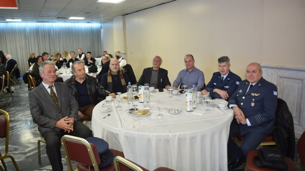 Πάτρα: Ο αντιδήμαρχος Διοίκησης και Οικονομικών στην κοπή πίτας της Ένωσης Αποστράτων Αξιοματικών Αεροπορίας Αχαΐας