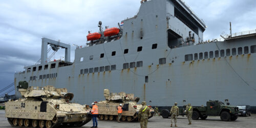 Άρματα (M1A2 Abrams), άλλα μέσα (οχήματα JLTV, τρέιλερ κλπ.) και φορτία της 3ης Τεθωρακισμένης Ταξιαρχίας της 4ης Μεραρχίας Πεζικού των ΗΠΑ, με έδρα το Fort Carson στο Κολοράντο, που έφτασαν στην Αλεξανδρούπολη με το μεταγωγικό «Leroy A. Mendonca» του Πολεμικού Ναυτικού των ΗΠΑ / Μάρτης 2024