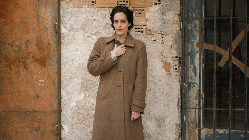 Το τραγούδι και η υποκριτική είναι αναπόσπαστα κομμάτια αυτής της σπουδαίας ηθοποιού και αισθαντικής ερμηνεύτριας / Χριστίνα Μαξούρη