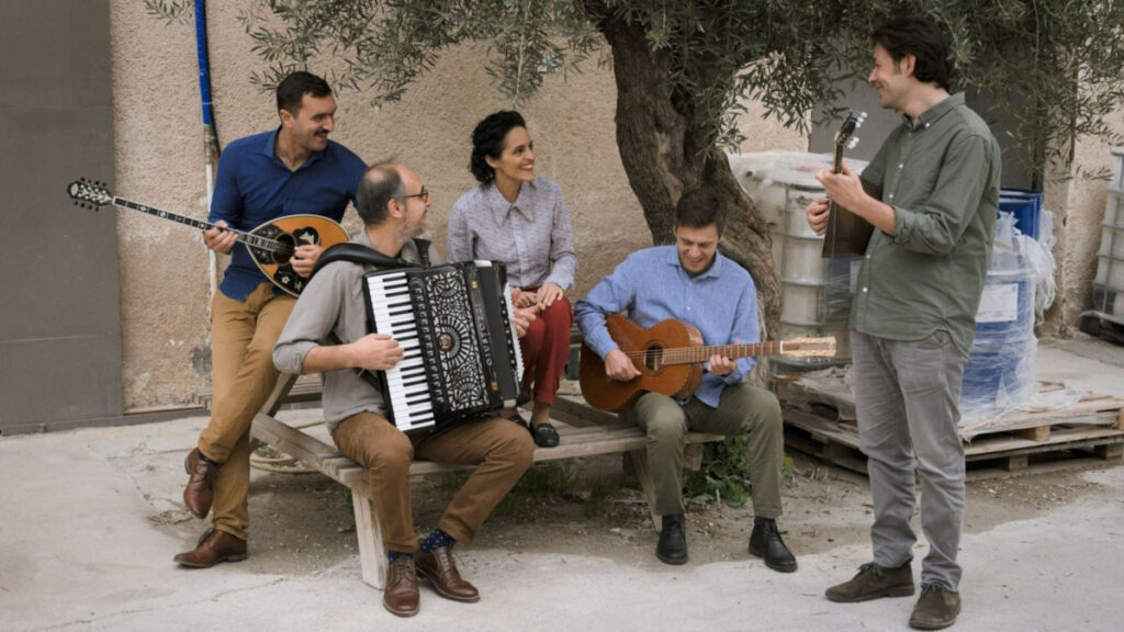 Το τραγούδι και η υποκριτική είναι αναπόσπαστα κομμάτια αυτής της σπουδαίας ηθοποιού και αισθαντικής ερμηνεύτριας / Χριστίνα Μαξούρη