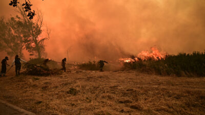 Μεγάλη φωτιά στη Δροσοπηγη Ωρωπού