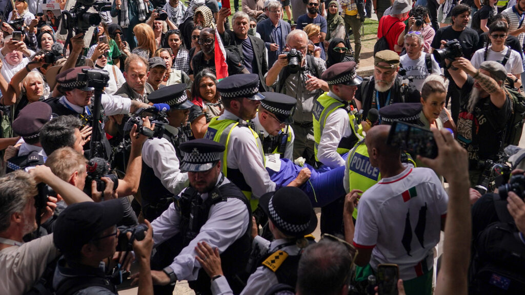 Συλλήψεις σε διαδήλωση υπέρ της Παλαιστίνης στο Λονδίνο