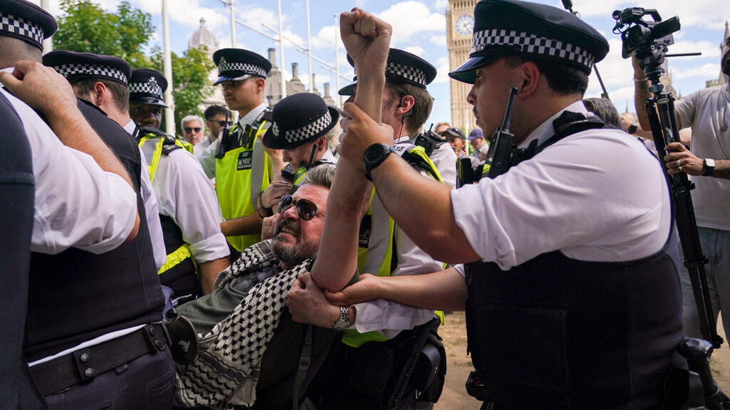 Συλλήψεις σε διαδήλωση υπέρ της Παλαιστίνης στο Λονδίνο