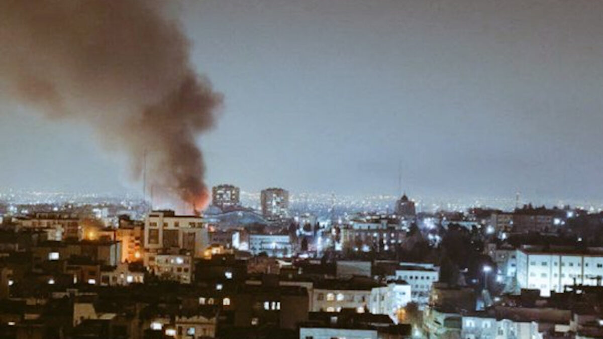 φωτιά σε εργοστάσιο στην τεχεράνη