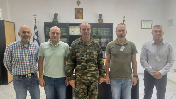Περιοδεία κλιμακίου του ΚΚΕ στο 306 ΕΒΤ στο Μενίδι